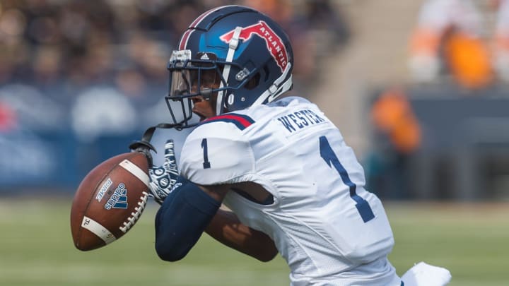 Florida Atlantic's LaJohntay Wester (1) at a football game against UTEP at the Sun Bowl in El Paso, Texas, on Saturday, Oct. 22, 2022.