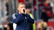 Bleibt vorerst Trainer beim FC Schalke 04: Frank Kramer.