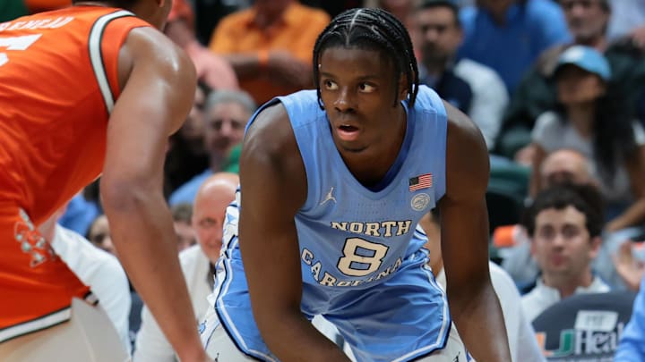 North Carolina Tar Heels forward Caleb Wilson (8)