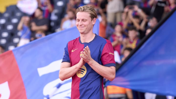 Frenkie de Jong continues to be linked with Manchester United