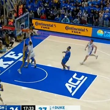 Duke's Cooper Flagg throws down monster dunk vs. Pitt.