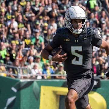Oregon Ducks' quarterback Dante Moore.