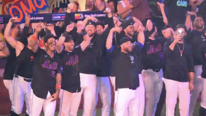 Mets players enjoy Jose Iglesias's live performance of 'OMG'