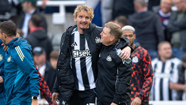 Newcastle striker Nick Woltemade and manager Eddie Howe