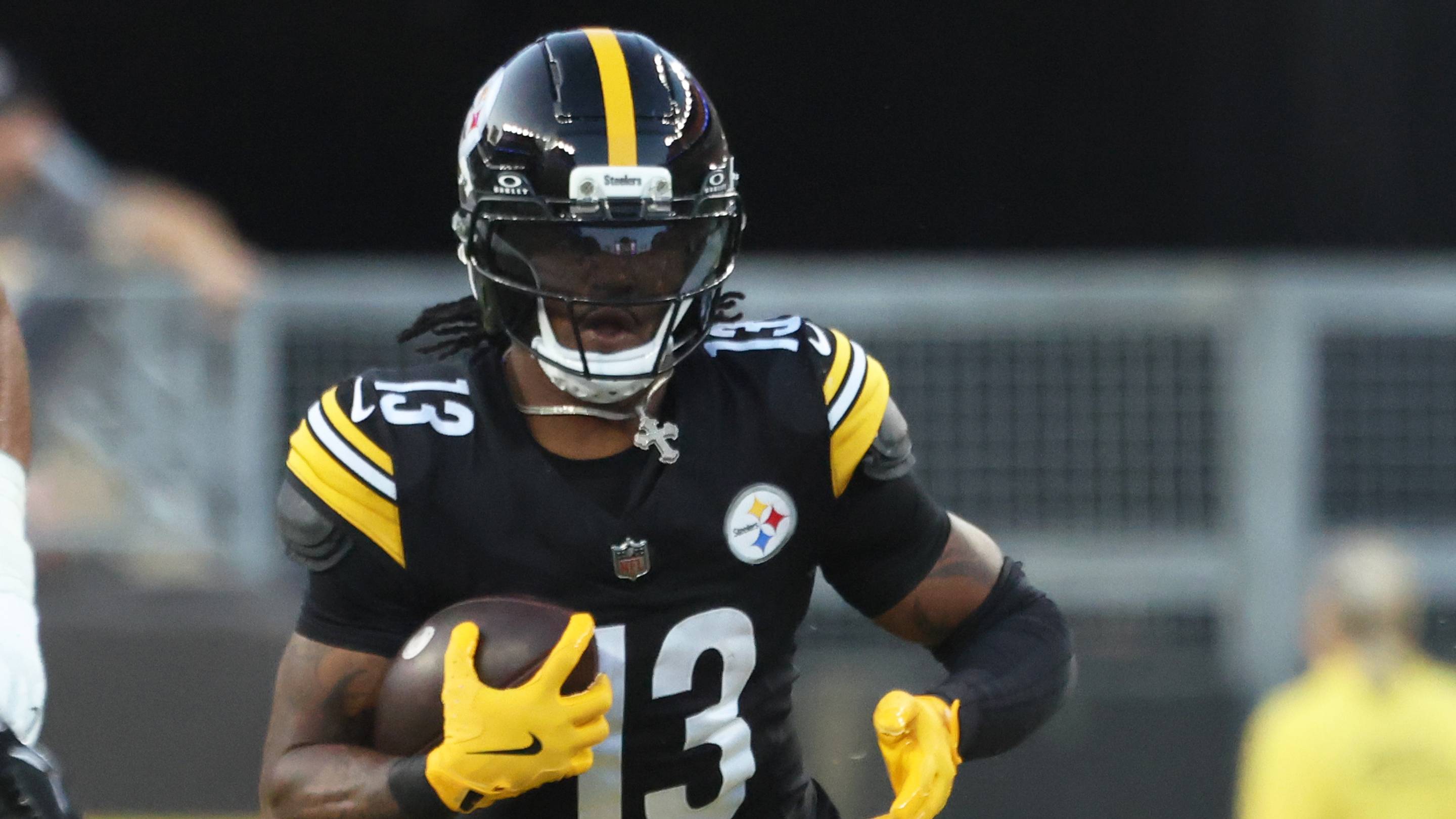 Recent Rico Dowdle News Raises Jaylen Warren's Fantasy Value For Week 4