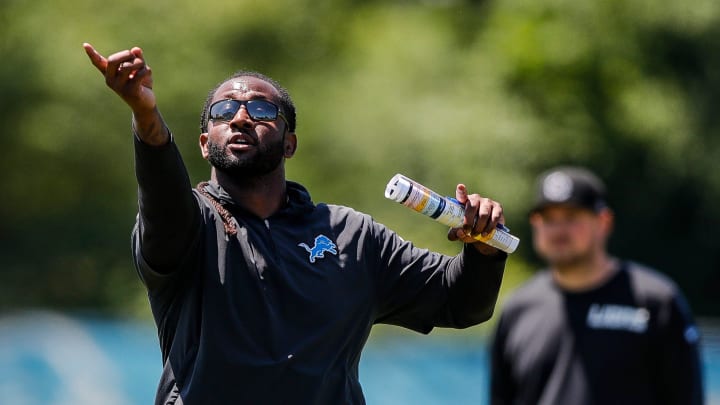Detroit Lions linebackers coach Kelvin Sheppard watches practice during OTAs at Detroit Lions headquarters and practice facility in Allen Park on Tuesday, June 11, 2024.