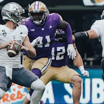 Deshawn Lynch (41) had one of the UW's seven sacks against Eastern Michigan/