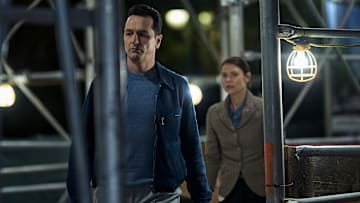 THE BEAST IN ME. (L to R) Matthew Rhys as Nile Jarvis and Claire Danes as Aggie Wiggs in Episode 103 of The Beast in Me