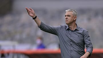 Tiago Nunes deve ter novidades no banco de reservas