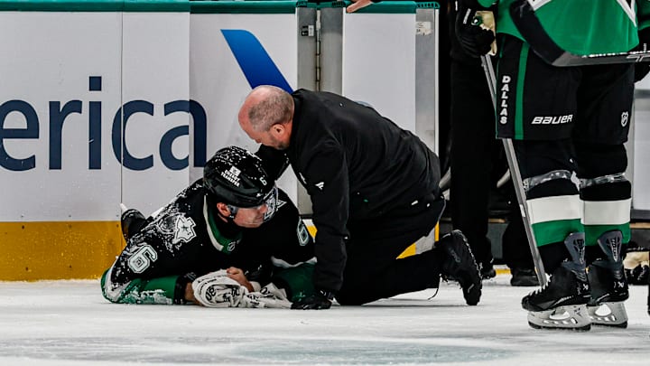 NHL: NOV 30 Senators at Stars