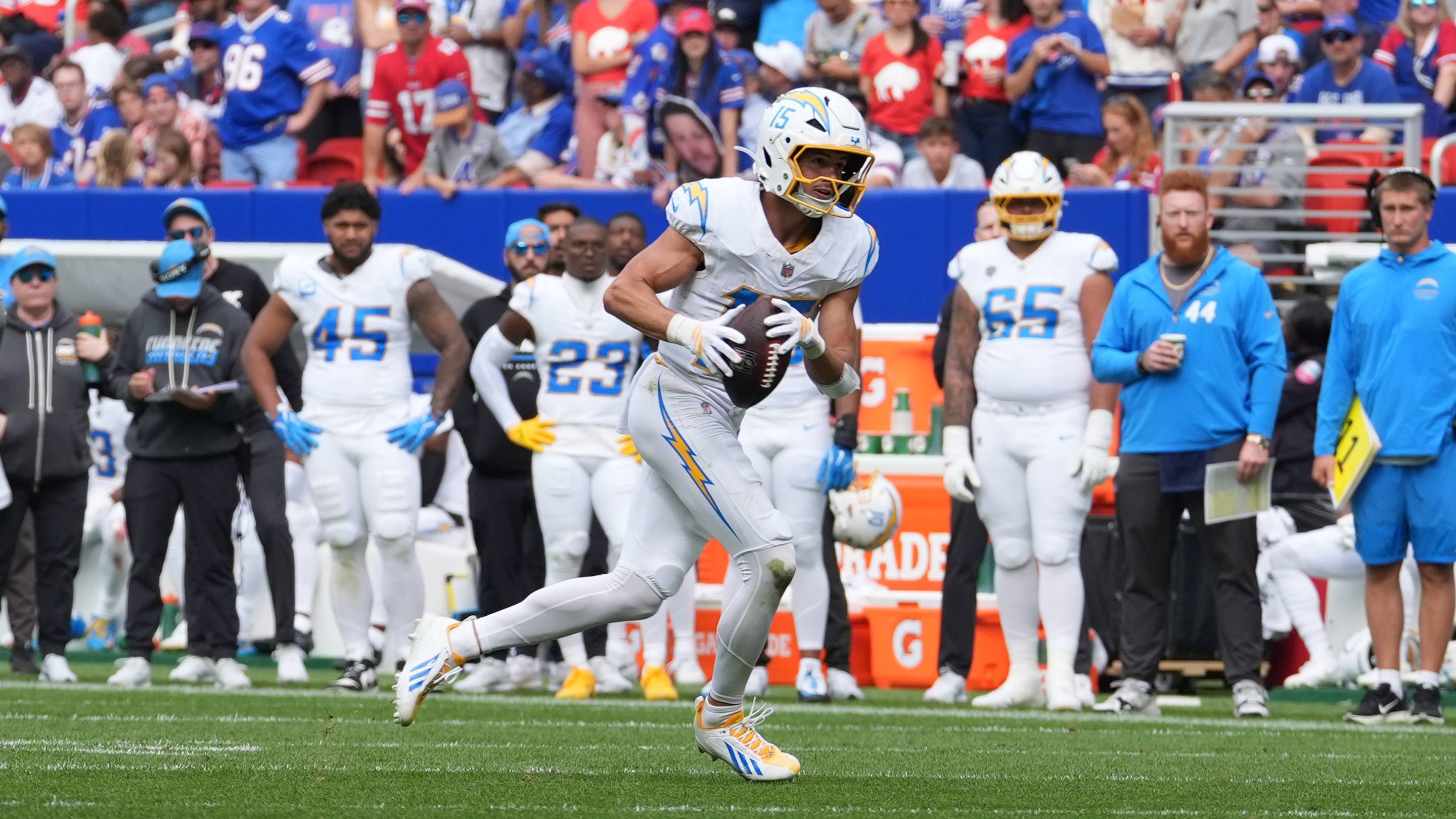 Chargers' Biggest Need Ahead of the NFL Trade Deadline Is Painfully Obvious