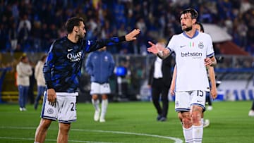 Francesco Acerbi e Hakan Calhanoglu