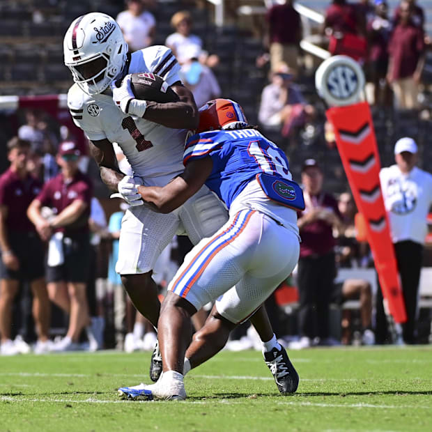 wide receiver Kelly Akharaiyi (1) runs the ball