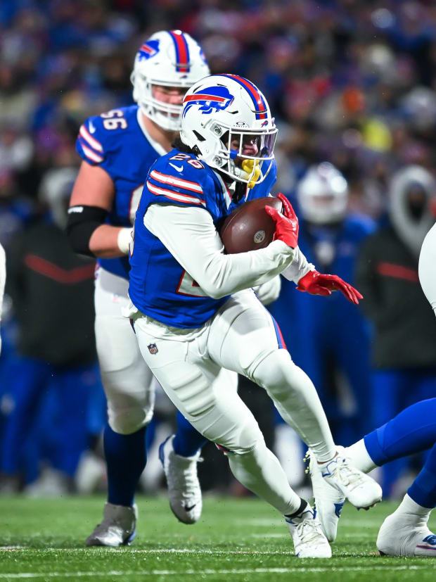 Ty Johnson (26) carries the ball