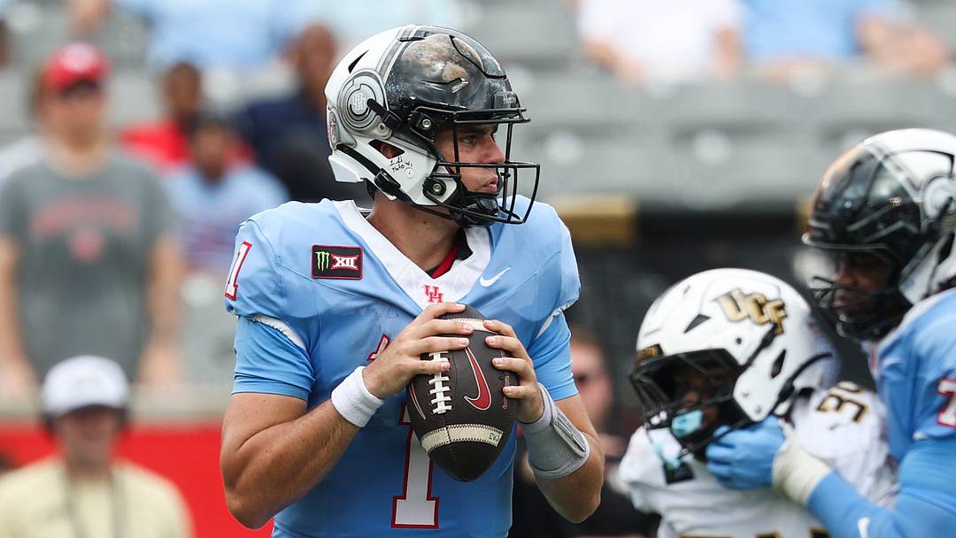 Oct 3, 2026; Houston, Texas, USA; Houston Cougars quarterback Conner Weigman (1) looks for an open receiver during the third quarter against the UCF Knights at TDECU Stadium. Mandatory Credit: Troy Taormina-Imagn Images Oct 3, 2026; Houston, Texas, USA; Houston Cougars quarterback Conner Weigman (1) looks for an open receiver during the third quarter against the UCF Knights at TDECU Stadium. Mandatory Credit: Troy Taormina-Imagn Images