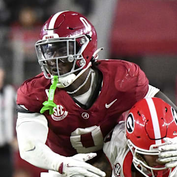 Sep 28, 2024; Tuscaloosa, Alabama, USA;  Alabama Crimson Tide linebacker Deontae Lawson (0) sacks Georgia Bulldogs quarterback Carson Beck (15) for a loss at Bryant-Denny Stadium. Alabama defeated Georgia 41-34. Mandatory Credit: Gary Cosby Jr.-Imagn Images