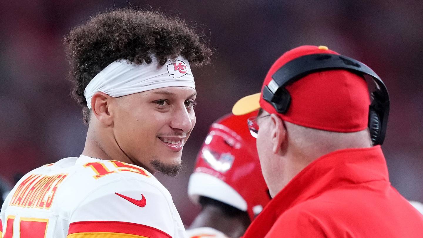 Patrick Mahomes Has Wild Andy Reid Play-Calling Admission - Vimarsana News