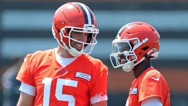 Browns quarterbacks Joe Flacco (15) and Shedeur Sanders chat during practice, Wednesday, June 11, 2025, in Berea.