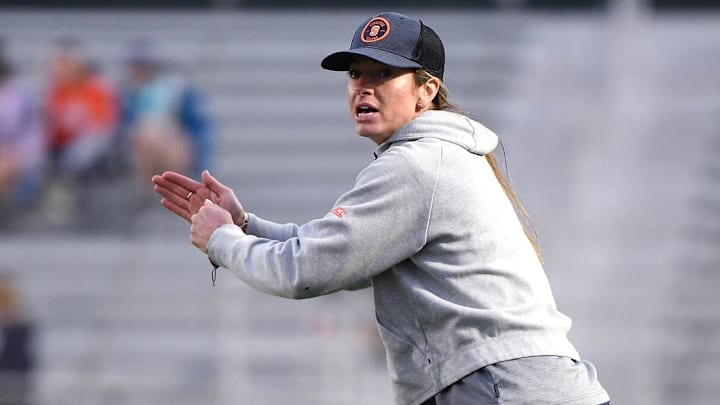 Syracuse head coach Kayla Treanor calls for a timeout during the 2023 NCAA Women's Lacrosse semifinals. 