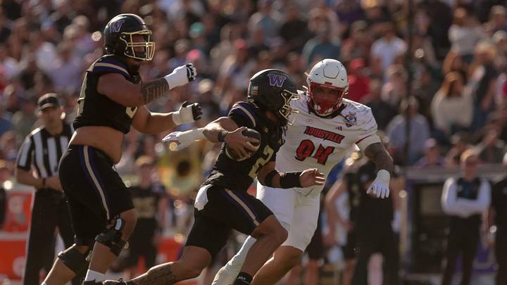 Washington’s Demond Williams Jr. (2) runs the ball and makes a touchdown during the 91st Tony the Tiger Sun Bowl game against Louisville on Tuesday, Dec. 31, 2024 at the Sun Bowl Stadium in El Paso, Texas.