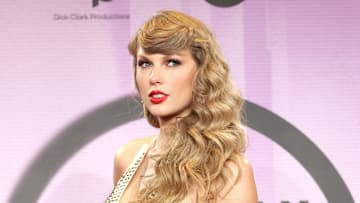 2022 American Music Awards - Press Room