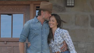 RANSOM CANYON. (L to R) Josh Duhamel as Staten and Minka Kelly as Quinn in Episode 109 of Ransom Canyon