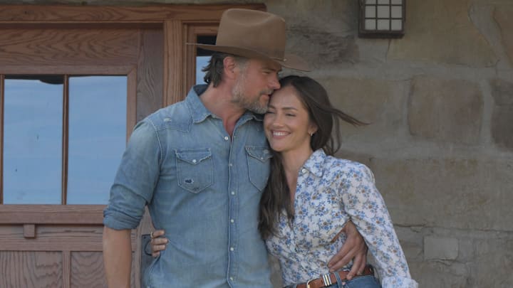 RANSOM CANYON. (L to R) Josh Duhamel as Staten and Minka Kelly as Quinn in Episode 109 of Ransom Canyon