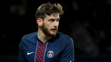 Khvicha Kvaratskhelia est titulaire.