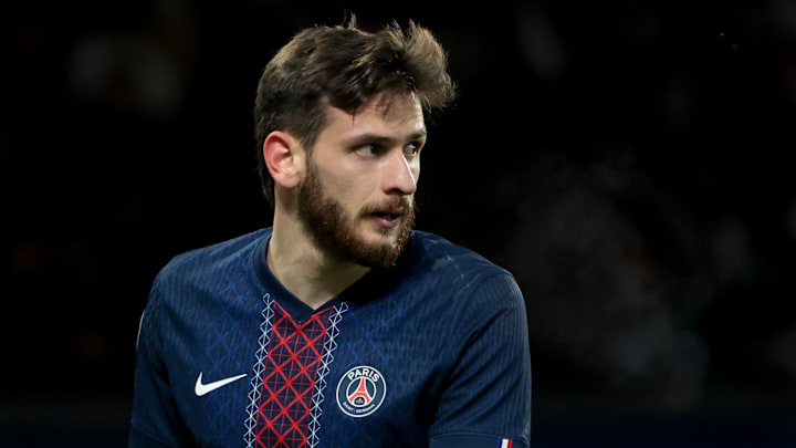 Khvicha Kvaratskhelia est titulaire.