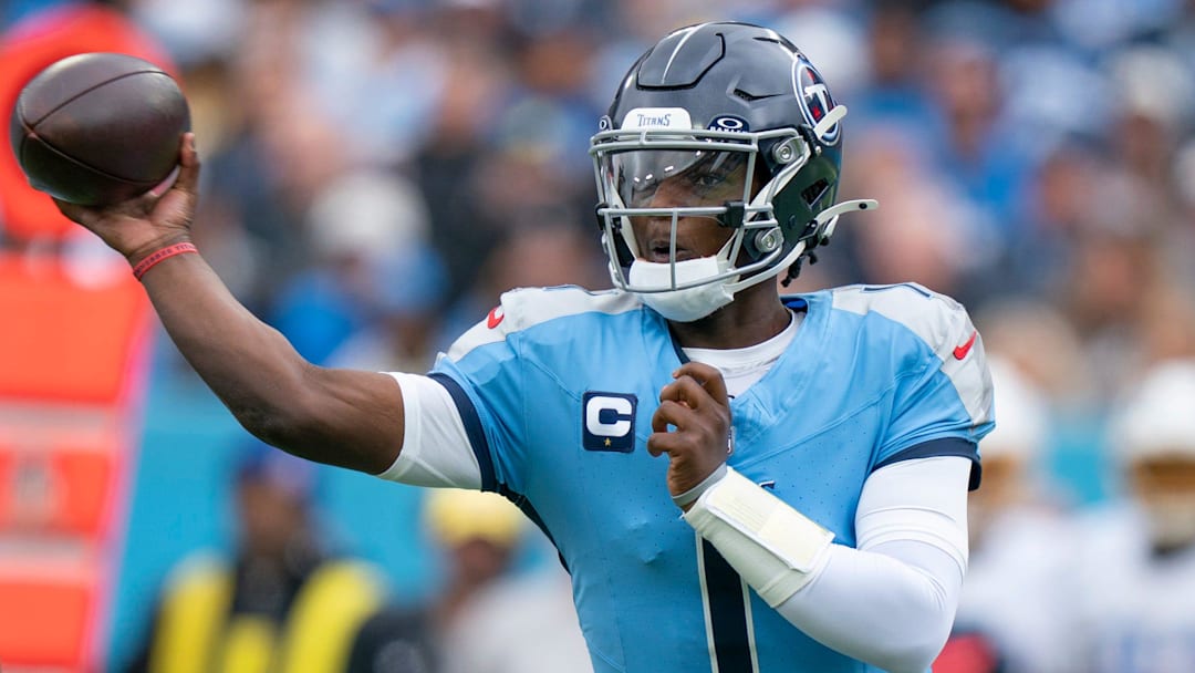 Tennessee quarterback Cam Ward (1) throws against Los Angeles during their game at Nissan Stadium in Nashville, Tenn., Sunday, Nov. 2, 2025.