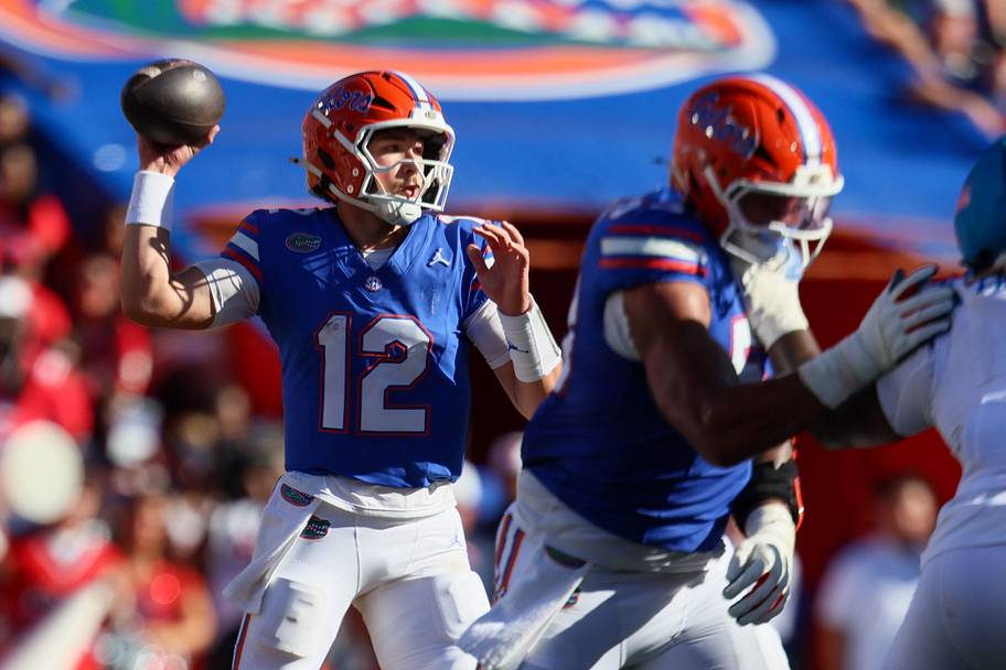 Florida quarterback Aaron Philo passes during the first half against Mississippi.