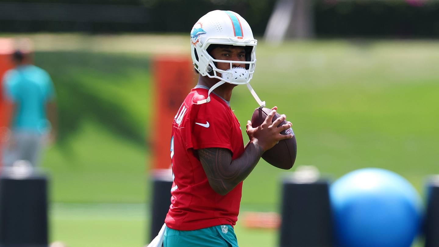 Tua Tagovailoa jokes continue to get Dolphins fans in an uproar for no reason - Vimarsana News