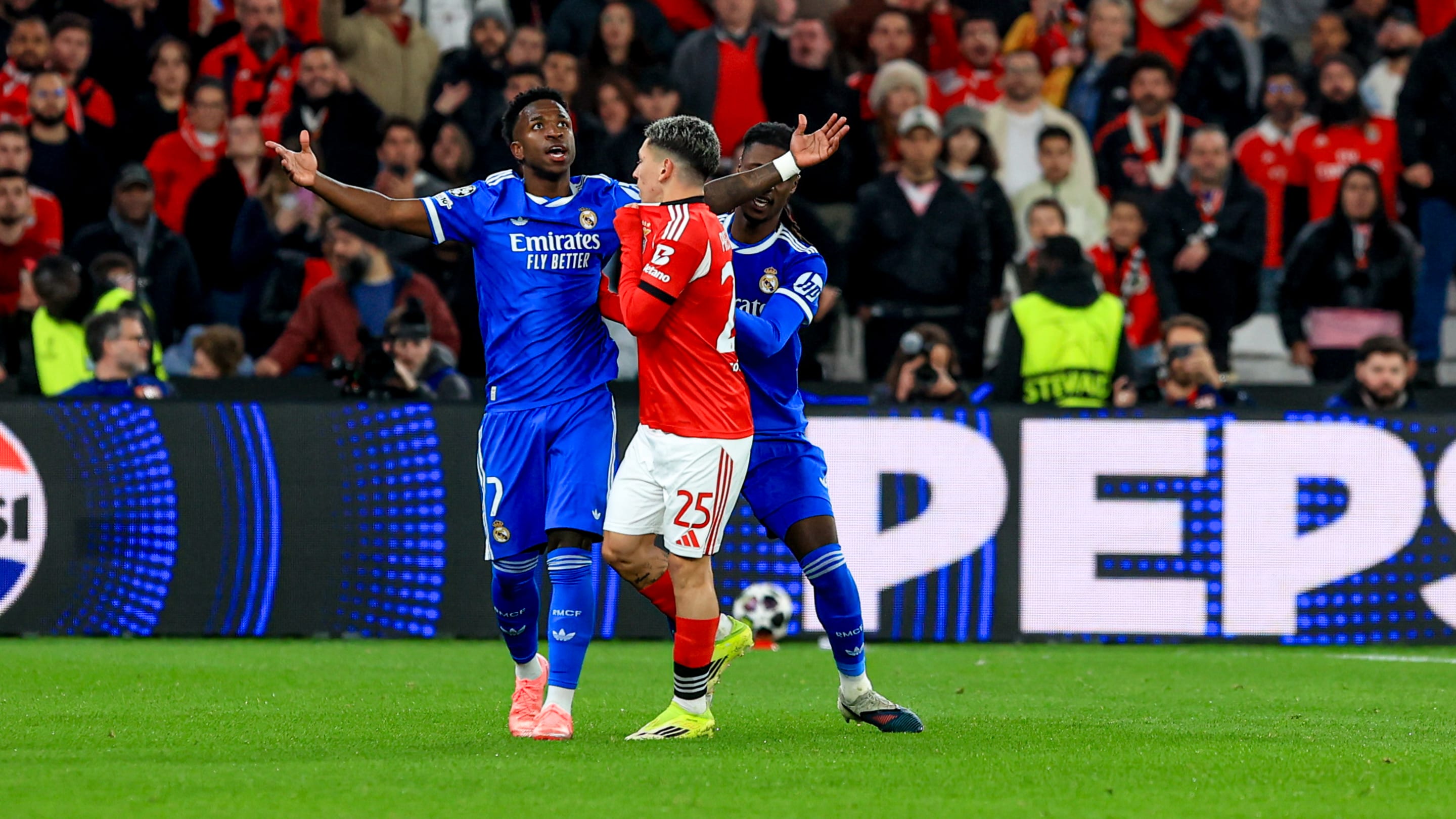 Real Madrid : Mbappé, Thierry Henry… le monde du football soutient Vinicius, encore victime d'insultes racistes