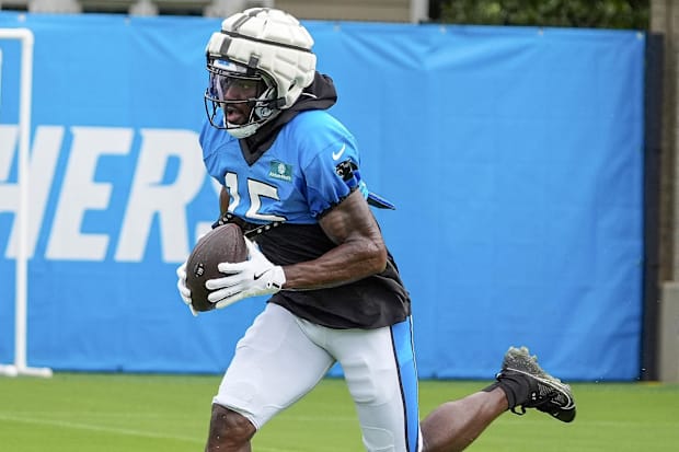 Carolina Panthers wide receiver Jonathan Mingo catches the ball during training camp at Carolina Panthers Practice Fields.
