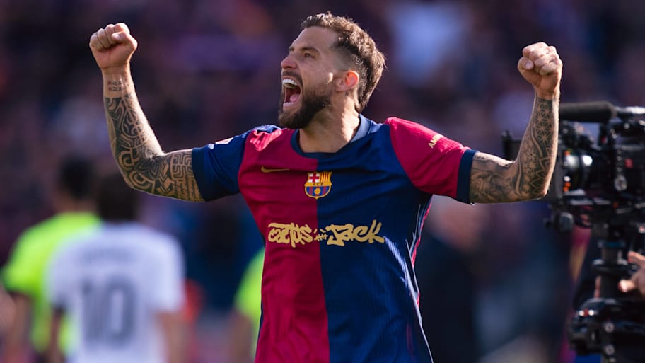 Iñigo Martínez has completed a surprising move to Al Nassr. | IMAGO/Joan Gosa