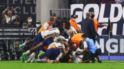 Jugadores de Estados Unidos celebran un gol.