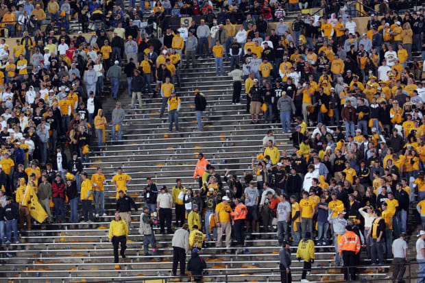 2005 Nebraska-Colorado game student section cleared out