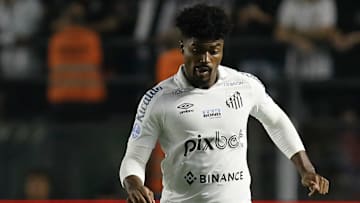El periodista argentino César Luis Merlo informó que Pachuca cerró su primer fichaje, el defensa brasileño Eduardo Bauermann, procedente del Everton Viña del Mar de Chile.