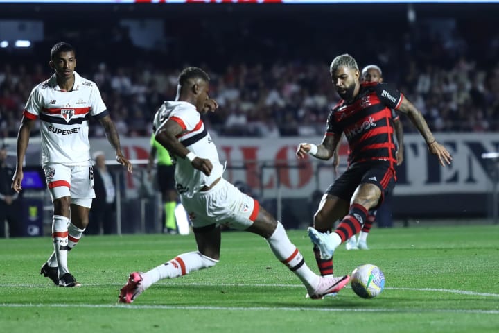 Gabigol é titular em derrota do Flamengo para o São Paulo pelo Brasileirão