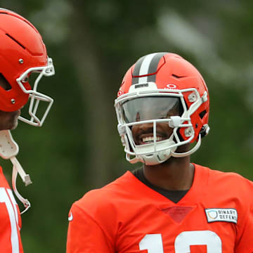 Cleveland Browns quarterback Joe Flacco, left, chats with rookie Shedeur Sanders during an NFL practice at the Cleveland Browns training facility on Wednesday, May 28, 2025, in Berea, Ohio.
