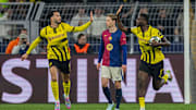 Ramy Bensebaini (l.) und Serhou Guirassy (r.) nach dem 2:0 für den BVB