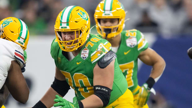 Oregon Ducks offensive lineman Charlie Pickard (70) against the Liberty Flames 