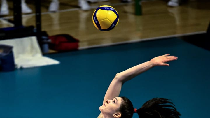 Jul 10, 2024; Long Beach, California, USA; Dana Rettke†(14) of the USA serves against the Netherlands during the USA Volleyball Cup at The Walter Pyramid. The USA defeated the Netherlands 3 -2 in a tuneup for the upcoming Paris Olympics.