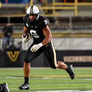 Sep 7, 2024; Nashville, Tennessee, USA;  Vanderbilt Commodores tight end Eli Stowers (9) runs the ball against the Alcorn State Braves during the first half at FirstBank Stadium. Mandatory Credit: Steve Roberts-Imagn Images