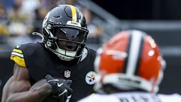 Pittsburgh Steelers wide receiver DK Metcalf (4) looks for an opening during the third quarter against the Browns.