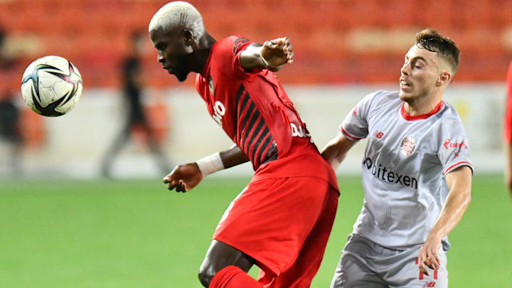 Bünyamin Balcı ile Papy Djilobodji arasındaki ikili mücadele Bünyamin Balcı ile Papy Djilobodji arasındaki ikili mücadele