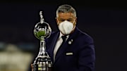 Tapia con la Copa Libertadores de América.