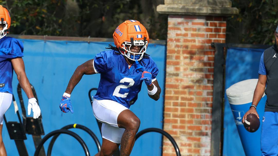 Florida Eric Singleton (2) works out with the offense during the first day of Florida Spring football practice at Heavener Football Center in Gainesville, FL on Tuesday, March 3, 2026. [Alan Youngblood/Gainesville Sun]