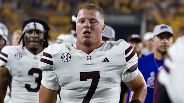 Mississippi State Bulldogs linebacker Stone Blanton (7) against the Arizona State Sun Devils at Mountain America Stadium.