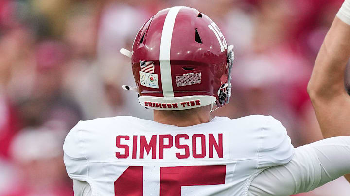 Alabama Crimson Tide quarterback Ty Simpson (15)